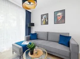 Klimatyzowane Apartamenty w Centrum Krakowa z Parkingiem i Biurkiem by Renters Prestige