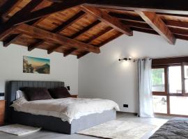 Val de ver, Hotel in Pol