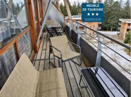 Appartement 3 étoiles au pied des pistes avec balcon été – hotel w mieście Chamrousse