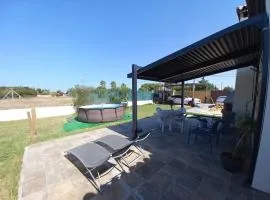 ESPECTACULAR CHALET CON PISCINA Y PORCHEs
