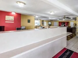 Econo Lodge Byron near Historic District - Warner Robins