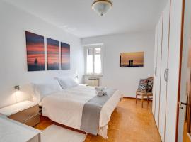 Trilocale in centro a Cormons con balcone e garage, hotel v destinaci Cormons