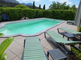 Villa les terre rouges avec piscine dans l ' Aude, hôtel à Arques