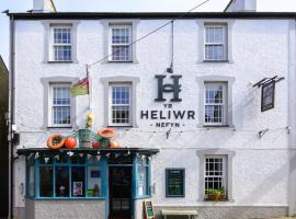 Tafarn Yr Heliwr, hostel v destinaci Nefyn