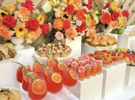 18 Person Bachelorette Pool Parties