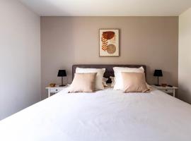 Charmant refuge avec jardin, à 6 minutes à pied du métro Créteil L Échat-Lovely retreat with garden, located a 6-minute walk from Créteil L Échat metro station, hotel in Créteil