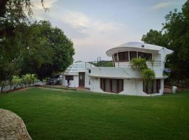 Mamta's Home- Kensville, hotel v destinaci Nānodra
