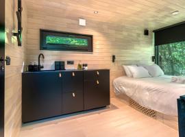 Chic Sauna Cabin Near the Sea - SULIN Cabin Nº03, hotel v destinaci Tsitre