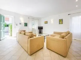 Villa in the center next the sea whit garden FDM