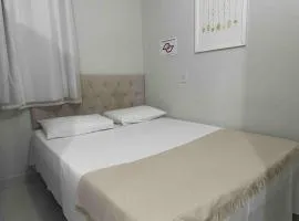 Kitnet 205 no centro com ar condiciona e tv smart
