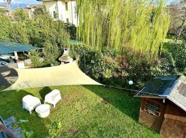 Golden Luxe - Villa private garden next the Sea، فندق في مارينا دي بيتراسانتا