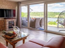 Ferienwohnung Exclusiv-Apartment Seepanorama in Schalkenmehren am See, hotel en Schalkenmehren