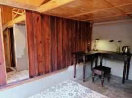 Bungalow trong Khu vườn tổ hợp, hotel in Ấp Ða Lợi