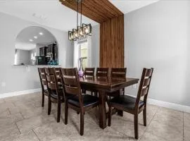 5 Bedrooms 4 Bathrooms Solterra 5357 Oa