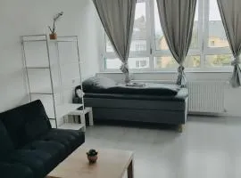 Monteurwohnung Ferienwohnung Business Appartement links Langenfeld