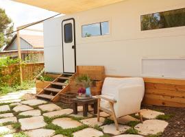 קרוואן משקיף לים, cabana o cottage a HaBonim