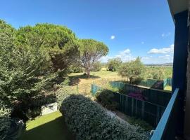 Grand studio proche plages, hotel en La Londe-les-Maures