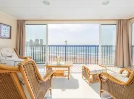 ApartUP Acapulco Beachfront Views