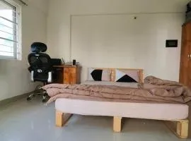 Pet Friendly Studio Apartment in Hadapsar