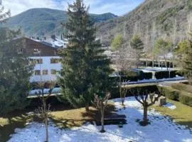 Apart acogedor en Biescas para familias,vistas a la montaña
