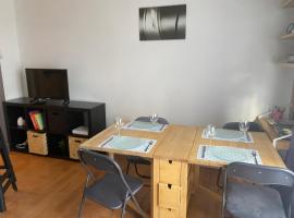 Grand logement 5 min de Paris, ξενοδοχείο σε Aubervilliers