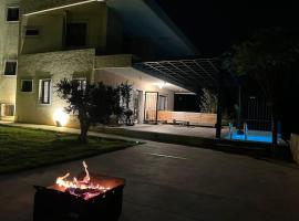 Casa Del Mela Villa, hotel v destinaci Kfardebian