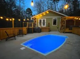 Fabulous 4Bed 3 bath Cottage Pool Hot tub Games