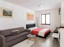 Iris home, hotel v destinaci Camblione