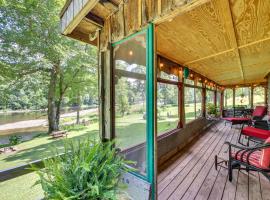 Charming Parsons Cabin with Grill on the Cheat River, hotel v destinaci Parsons