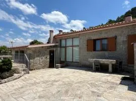 Casa da Lage - Lareira - Vistas rio - Gerês