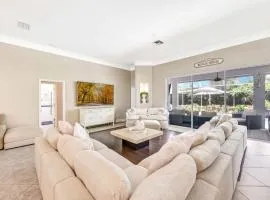 Lux Family 3 BR With Pool Villa Walk To Beach and Mercato