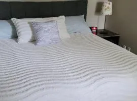 The King place, is a ROOM in a PRIVATE HOUSE, close to CTrain and Spruce Meadows Equestrian