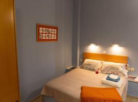 Bright studio near the beach with balcony #3, ξενοδοχείο στο Γάζι