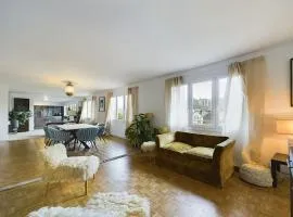 Appartement spacieux plein centre, 6 personnes, 3 chambres, 3 Salles de bain, superbe vue Château