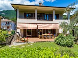 Toscolano Maderno में, होटल Villa Acqua Blu Gorgeous villa with ample garden