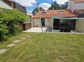 Maison au calme et avec le charme de la pierre, gite " le rêve doré "