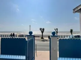 Villa front de mer avec jacuzzi et accès plage