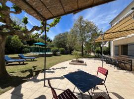 Mas de Cerier, hotel v destinaci Saint-Gilles