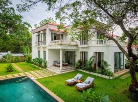 La Branca, Luxurious 4 BHK villas near Peaceful Morjim Beach, with Private Pool, Big Garden, Security, Kitchen, Wifi, Terrace, villa in Siolim