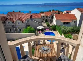 Hektorovic poolside apartments
