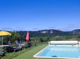 Propriété avec piscine de 2 à 9 personnes, Gîte De Saint Donat,