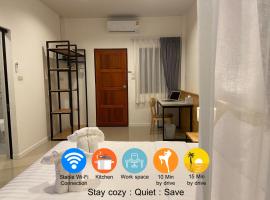 B House Phuket, hotel i Chalong