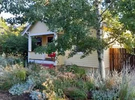 Cute 2-Bed Home, 3 Blocks From Downtown Bozeman, With A Large Yard!