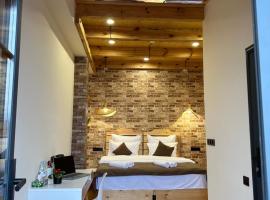 Berkri Gastro Yard & Guest House, hotel a Yenokavan