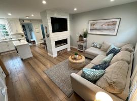 Beautifully Renovated 2 Bed 2 Bath Private Home, vila v destinaci Newport