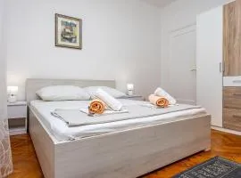 Double bedroom in center