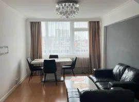 2 Bedroom Flat in Zone 1 East Central London with Parking