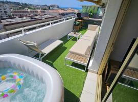 Le Duplex, hotel v destinaci Antibes
