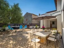 Romantisches Ferienhaus mit Jacuzzi, BBQ, WiFi