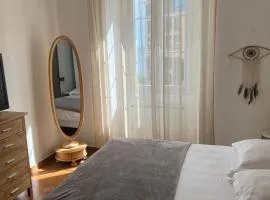 Le Laetitia - appartement de charme dans la vieille ville avec vue mer